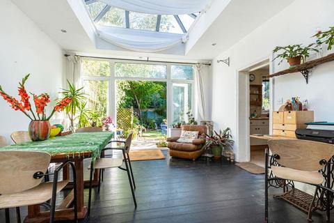 45 Victoria Avenue, Surbiton, KT6 5DN