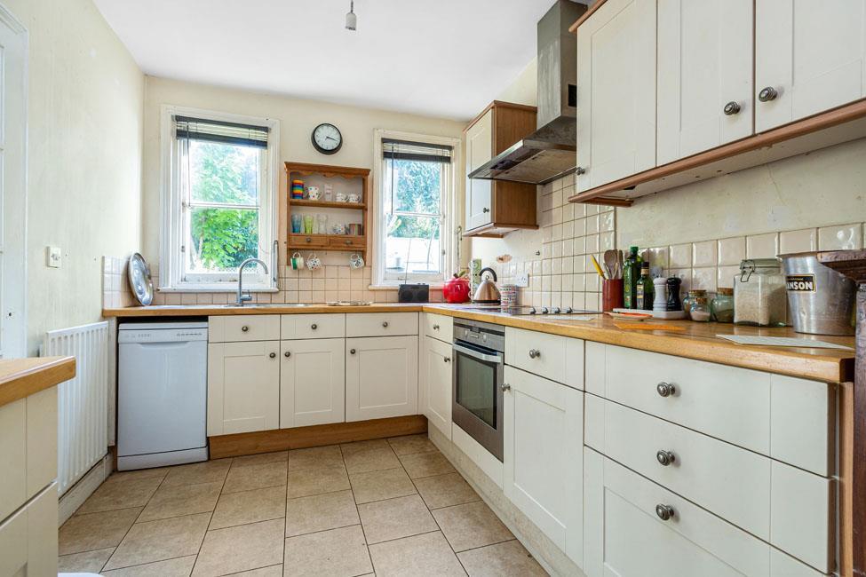 Victoria Avenue, Surbiton 2 bed flat £750,000