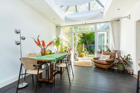 45 Victoria Avenue, Surbiton, KT6 5DN