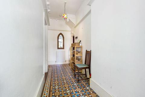 45 Victoria Avenue, Surbiton, KT6 5DN