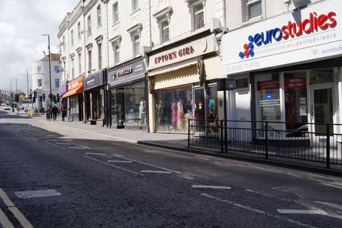 2 bedroom flat to rent, Commercial Road, Triangle