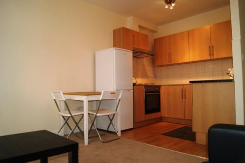 2 bedroom flat to rent, Commercial Road, Triangle