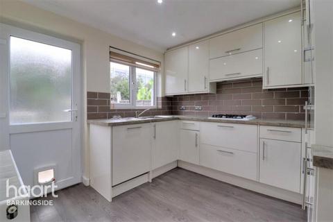 3 bedroom bungalow to rent, Chestnut Grove, Ilford