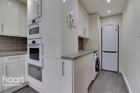 3 bedroom bungalow to rent, Chestnut Grove, Ilford