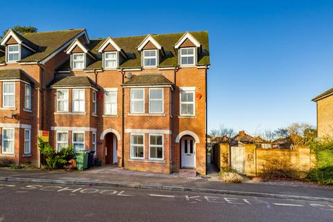 3 bedroom semi-detached house to rent, Terrett Avenue, Headington, OX3 8FE