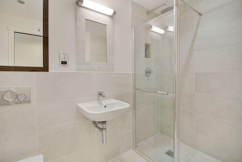 Ensuite to Bed 1