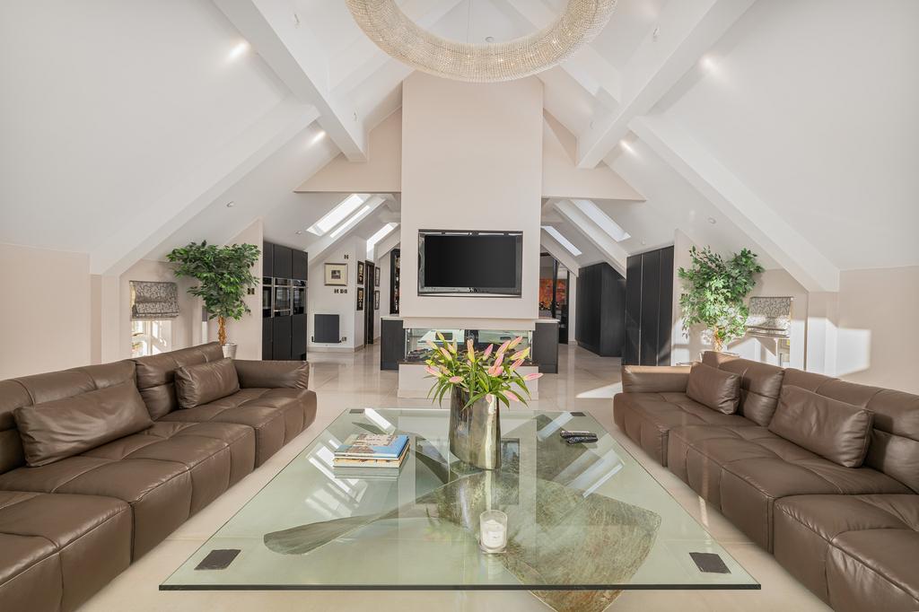 The penthouse, the Ryddings Birtle Road BL9 6 UT-26