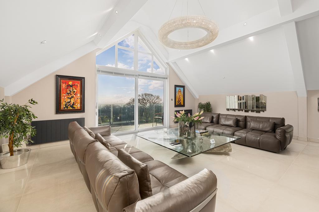 The penthouse, the Ryddings Birtle Road BL9 6 UT-35
