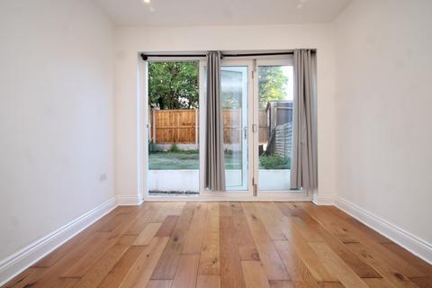 2 bedroom flat to rent, Rathcoole Gardens, Crouch End, N8