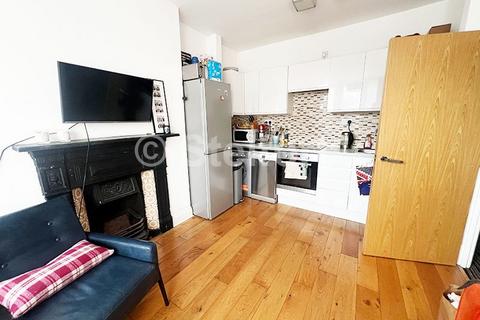 2 bedroom flat to rent, Rathcoole Gardens, London N8