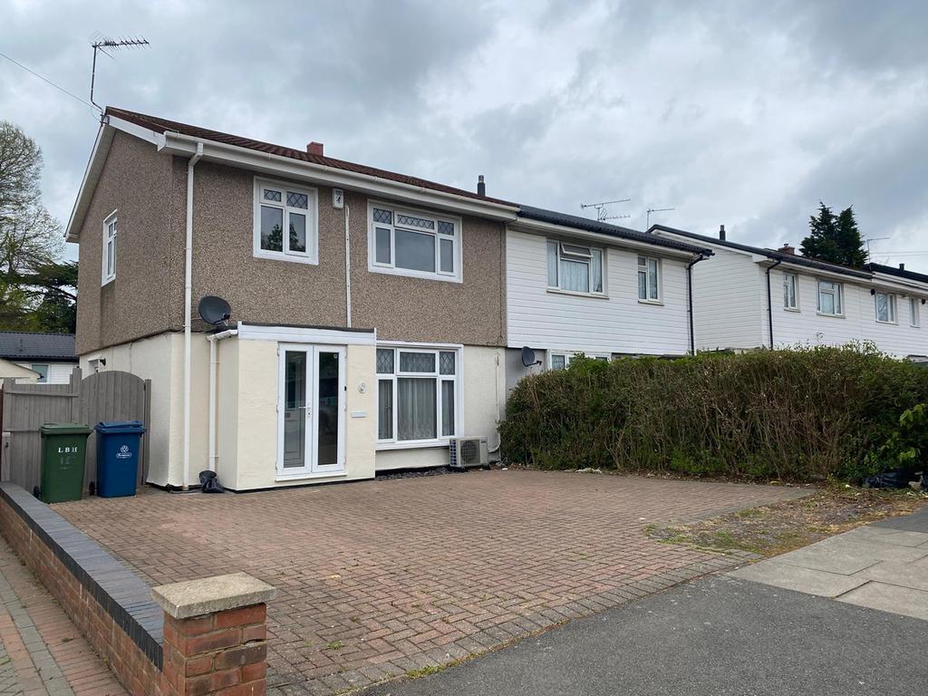 Langton Road, Harrow, Greater London, HA3 3 bed semidetached house £