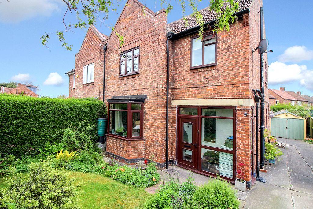 Don Avenue, York YO24 2PT 3 bed semidetached house £310,000