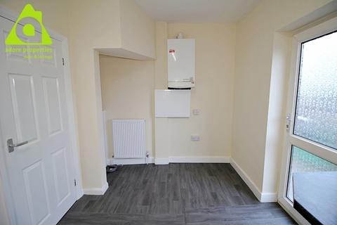 3 bedroom semi-detached house to rent, *APPLY ONLINE* Longfield Road, Bolton, BL3 3SZ