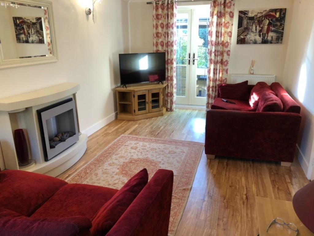 The Wern, Lechlade 3 bed detached house £1,800 pcm (£415 pw)