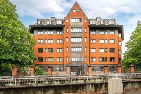 verona Apartments, Sl1 1yl