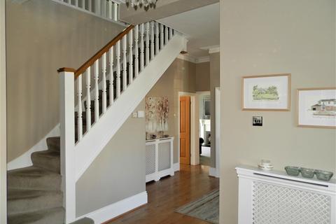 7 Waldegrave Gardens, Upminster, RM14 1UR