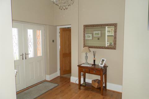 7 Waldegrave Gardens, Upminster, RM14 1UR