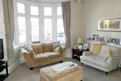 7 Waldegrave Gardens, Upminster, RM14 1UR
