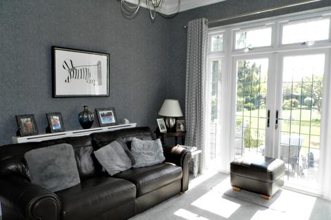 7 Waldegrave Gardens, Upminster, RM14 1UR