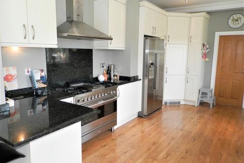 7 Waldegrave Gardens, Upminster, RM14 1UR