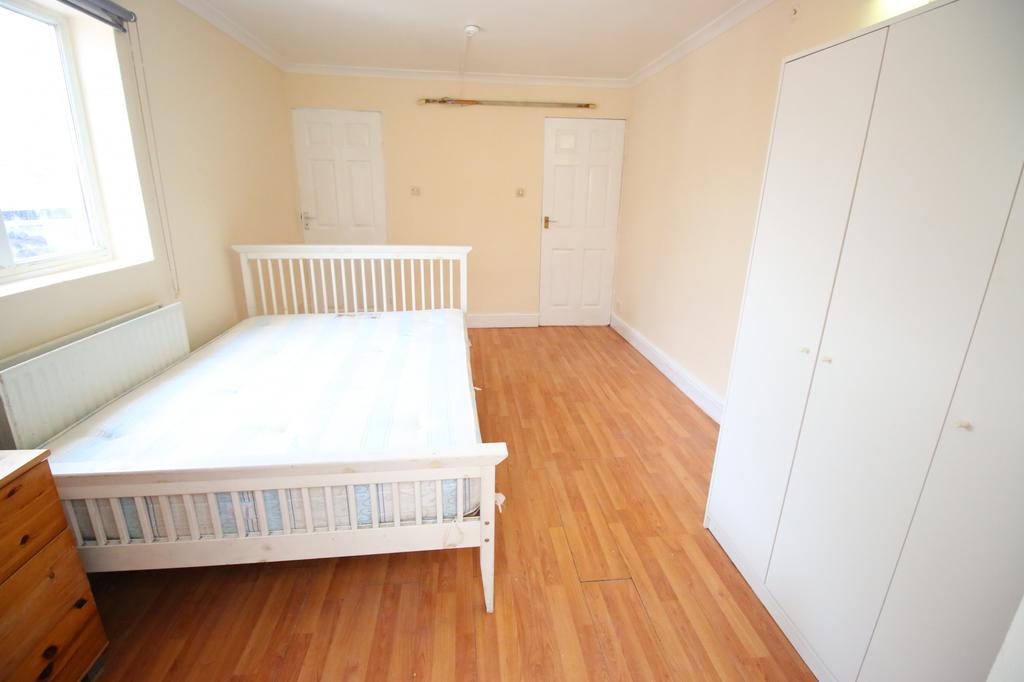 Hibernia Road, HOUNSLOW, TW3 Studio £900 pcm (£208 pw)
