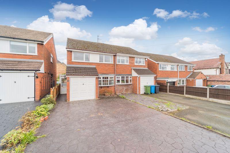 Sytch Lane, Wombourne 3 bed semidetached house £895 pcm (£207 pw)