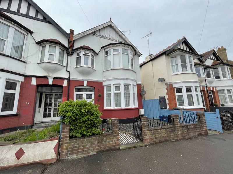 Southbourne Grove, WestcliffOnSea 2 bed ground floor flat for sale
