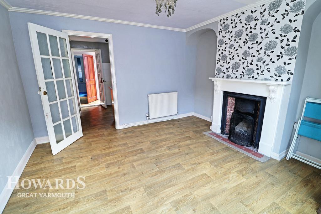 Nelson Road Central, Great Yarmouth 3 bed end of terrace house £120,000