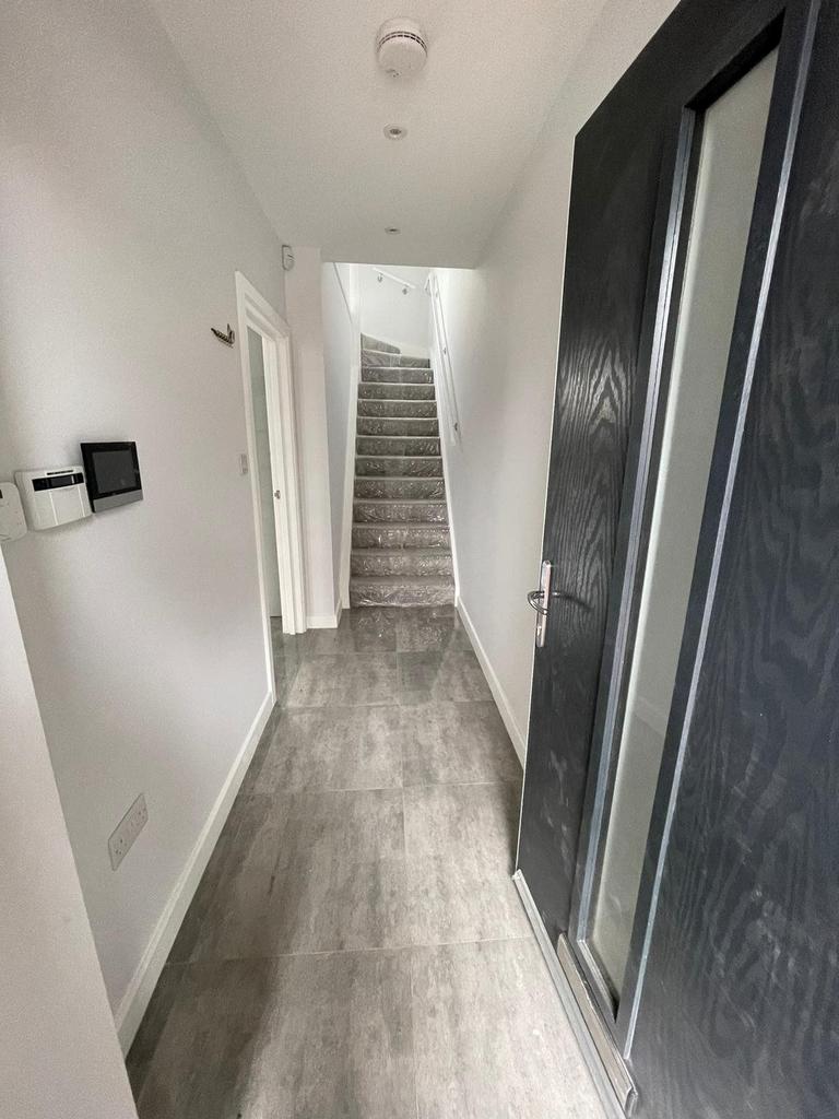 Maida Avenue, Chingford, London 2 bed house £2,600 pcm (£600 pw)