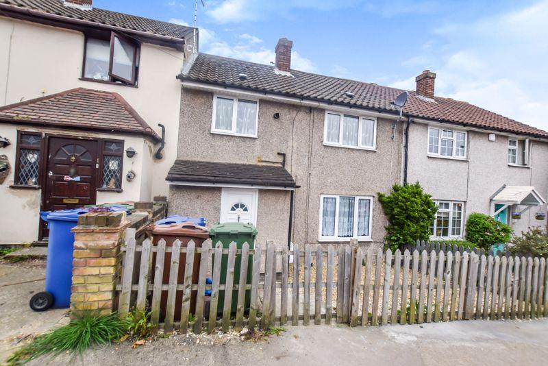 Abbotts Drive, StanfordLeHope 3 bed terraced house £1,350 pcm (£312 pw)