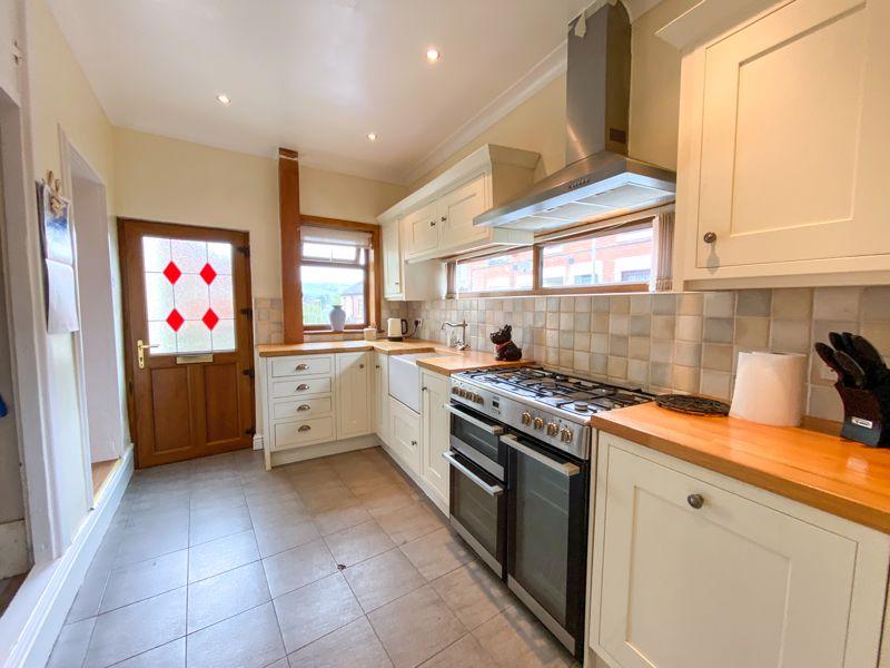 Well Cottage, West Street, Biddulph, ST8 6HL 2 bed detached house £