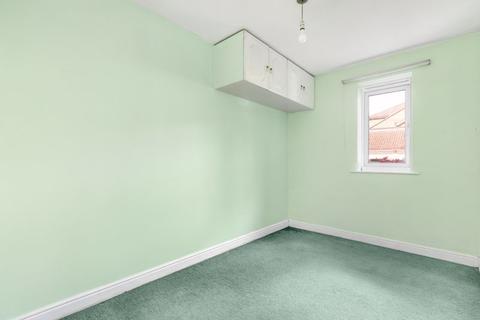 2 bedroom ground floor flat for sale - Donald Woods Gardens, Surbiton
