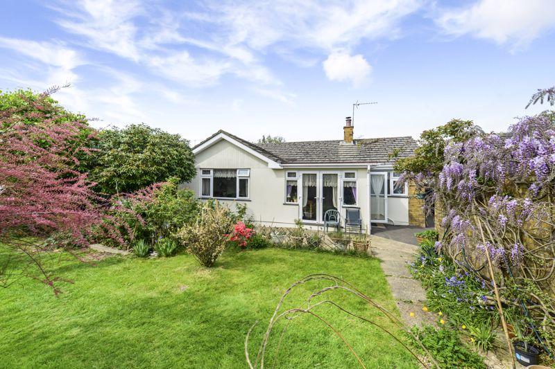 Highfield Road, Corfe Mullen, BH21 2 bed bungalow £440,000