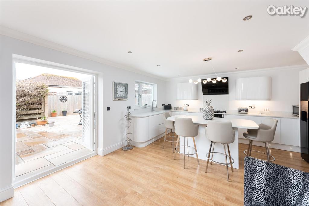 Lincoln Avenue, Peacehaven 4 bed detached house £625,000