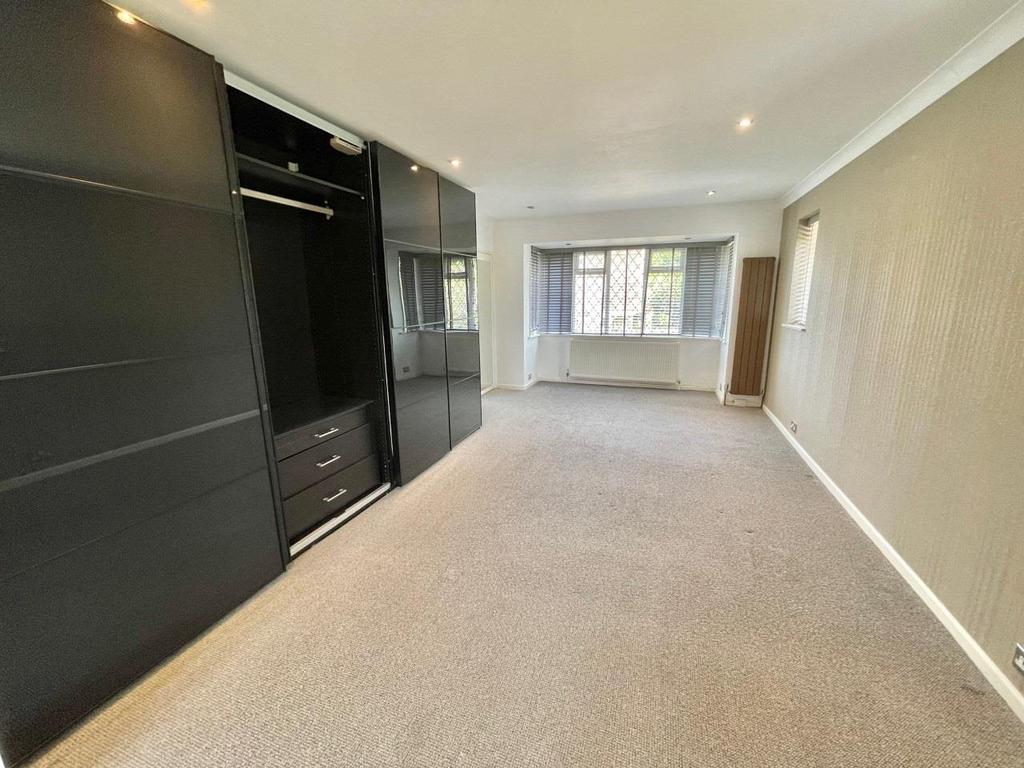 MASTER BEDROOM 111.jpg