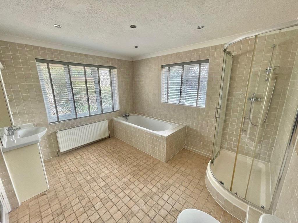 Master bathroom.jpg
