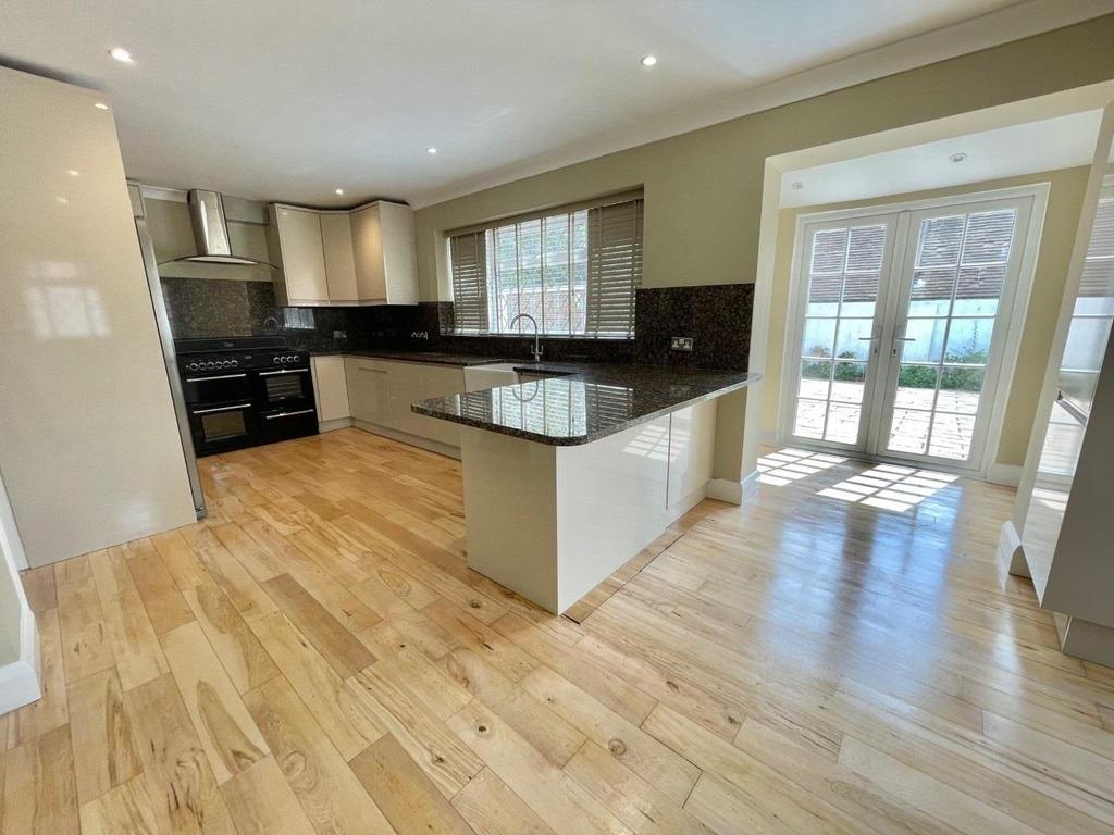Kitchen 1.jpg