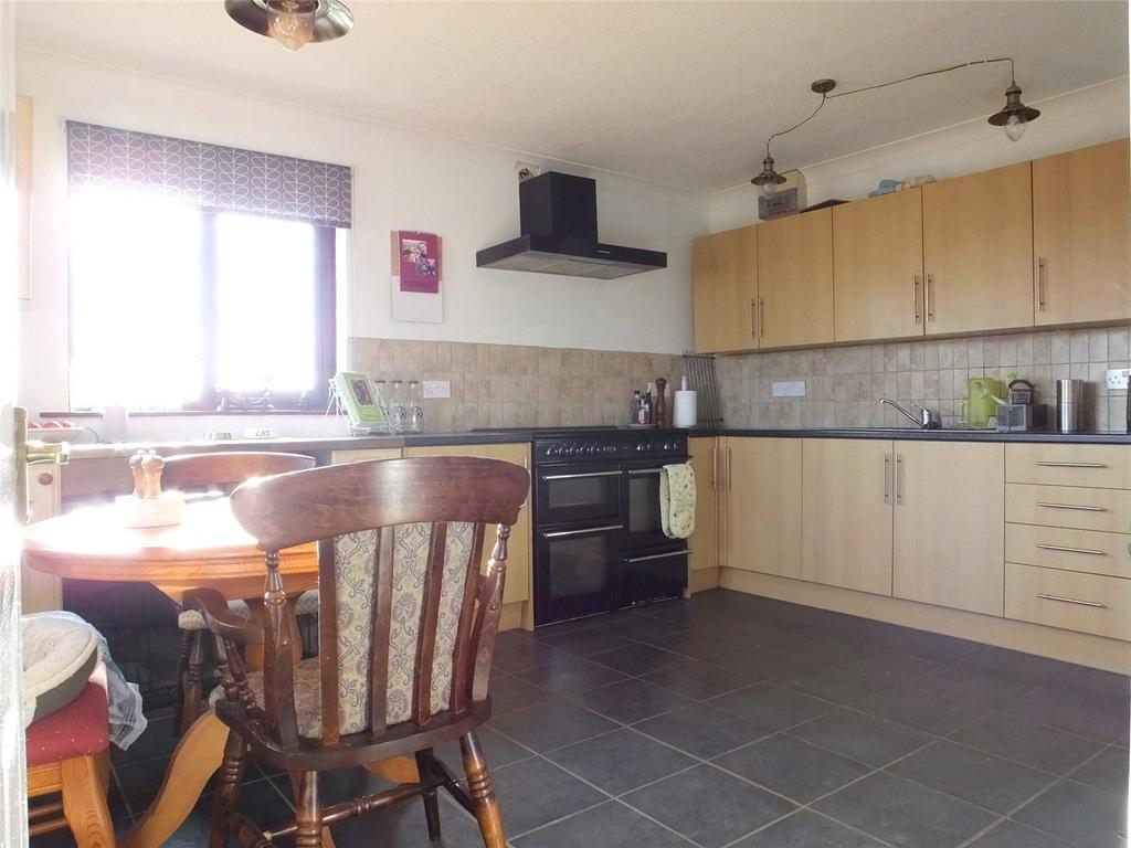 Oakfield Drive, Kilgetty, Pembrokeshire, SA68 3 bed bungalow £260,000
