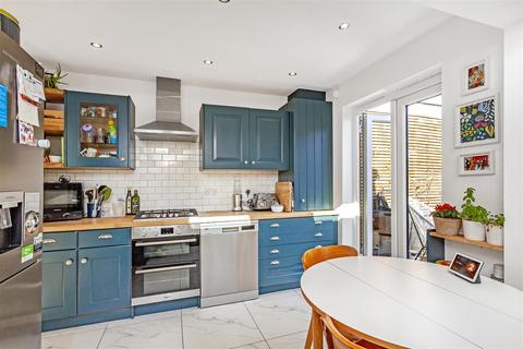 3 bedroom end of terrace house for sale - Bickersteth Road, London