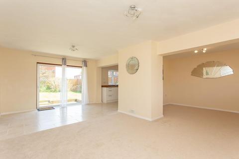 5 bedroom detached house for sale - Radley Close, Broadstairs