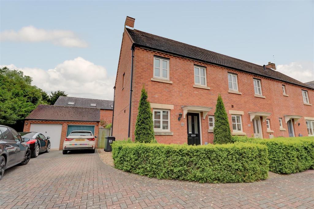 Amis Way, Stratford upon Avon 2 bed end of terrace house £895 pcm (£