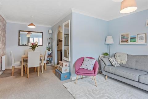 6 Dover Gardens, Carshalton, SM5 2LD