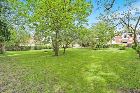6 Dover Gardens, Carshalton, SM5 2LD