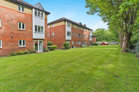 6 Dover Gardens, Carshalton, SM5 2LD