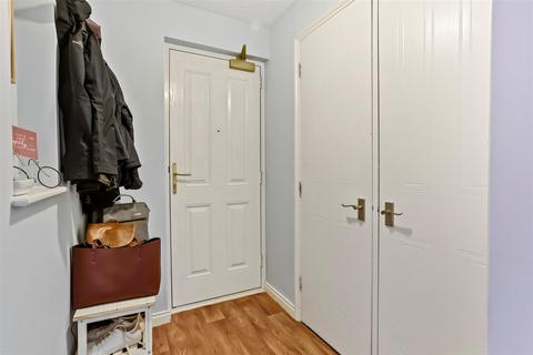 6 Dover Gardens, Carshalton, SM5 2LD