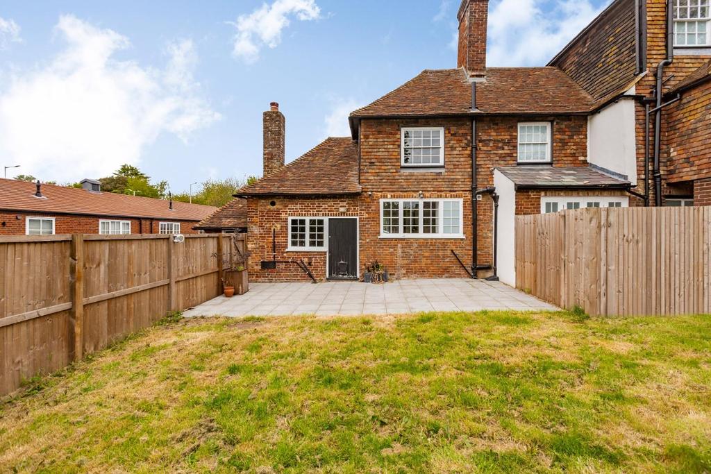 Barrow Hill House, Chart Road... 3 bed £325,000
