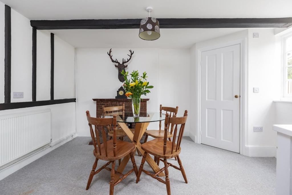 Barrow Hill House, Chart Road... 3 bed £325,000