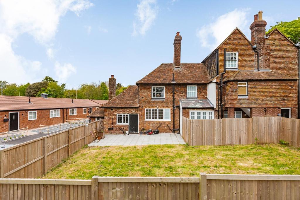 1-Barrow-Hill-House-HR03.jpg