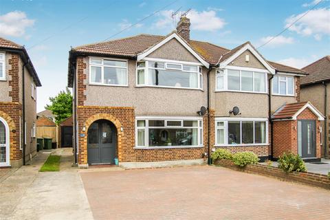 16 Moray Close, Romford, RM1 4YJ