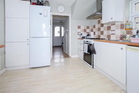 16 Moray Close, Romford, RM1 4YJ